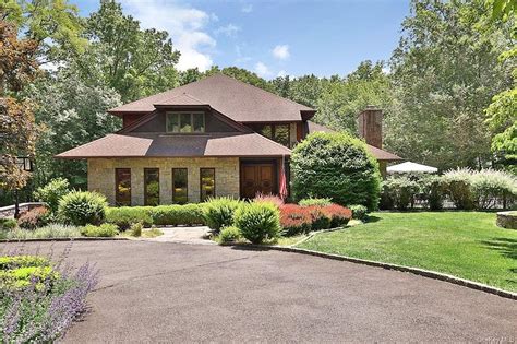 This home last sold for $1,095,000 in June 2007. . Armonk zillow